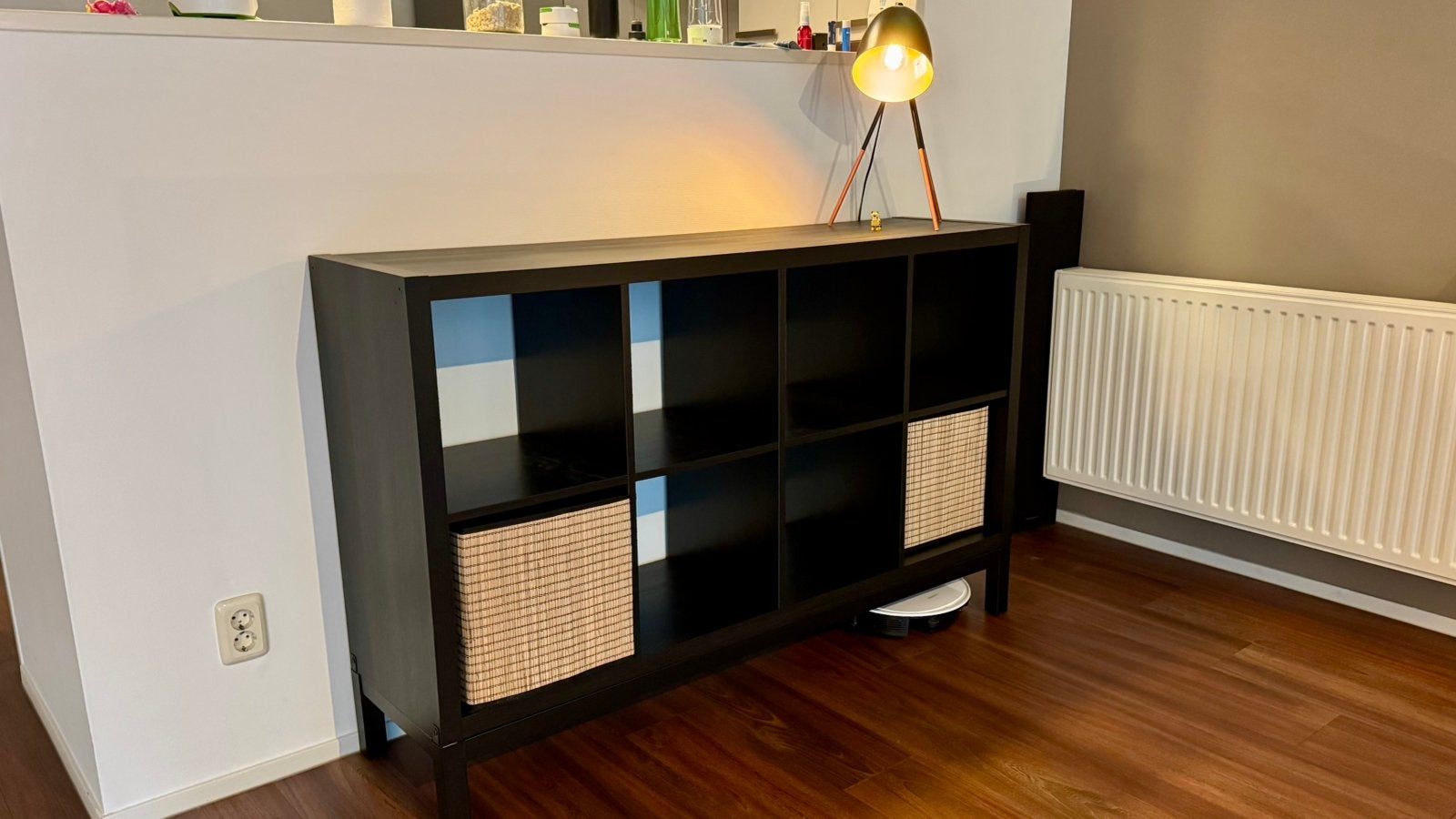 Ikea Kallax zwart/bruin met onderframe, Ophalen, 100 tot 150 cm, Zo goed als nieuw, Minder dan 100 cm