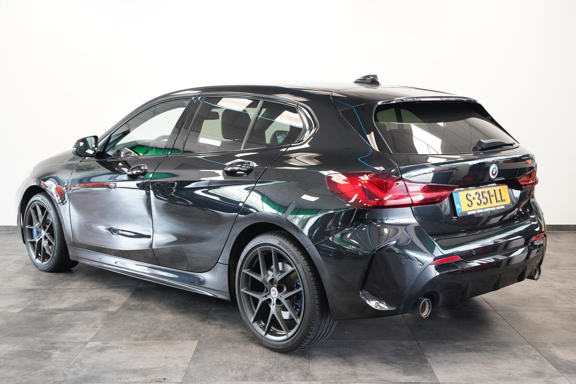 BMW 1-serie 120i M-Sport Navigatie Full-led 24 Maanden garan, Auto's, 1998 cc, 730 kg, Gebruikt, 4 cilinders