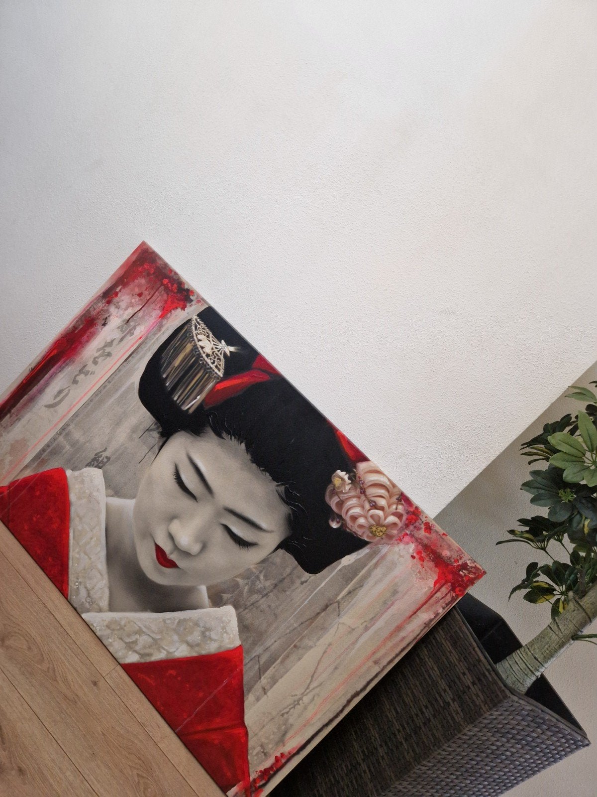 Modern Schilderij: Geisha in Rood - Gesigneerd, Antiek en Kunst, Ophalen of Verzenden, Op houten frame, Textiel, Figuren