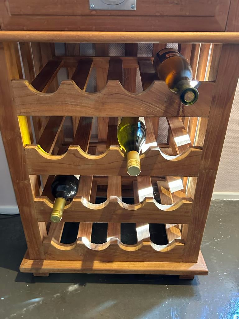 Teakhouten wijnkastje met dienblad, Huis en Inrichting, Woonaccessoires | Wijnrekken, Gebruikt, Hout, 15 tot 25 flessen, Ophalen