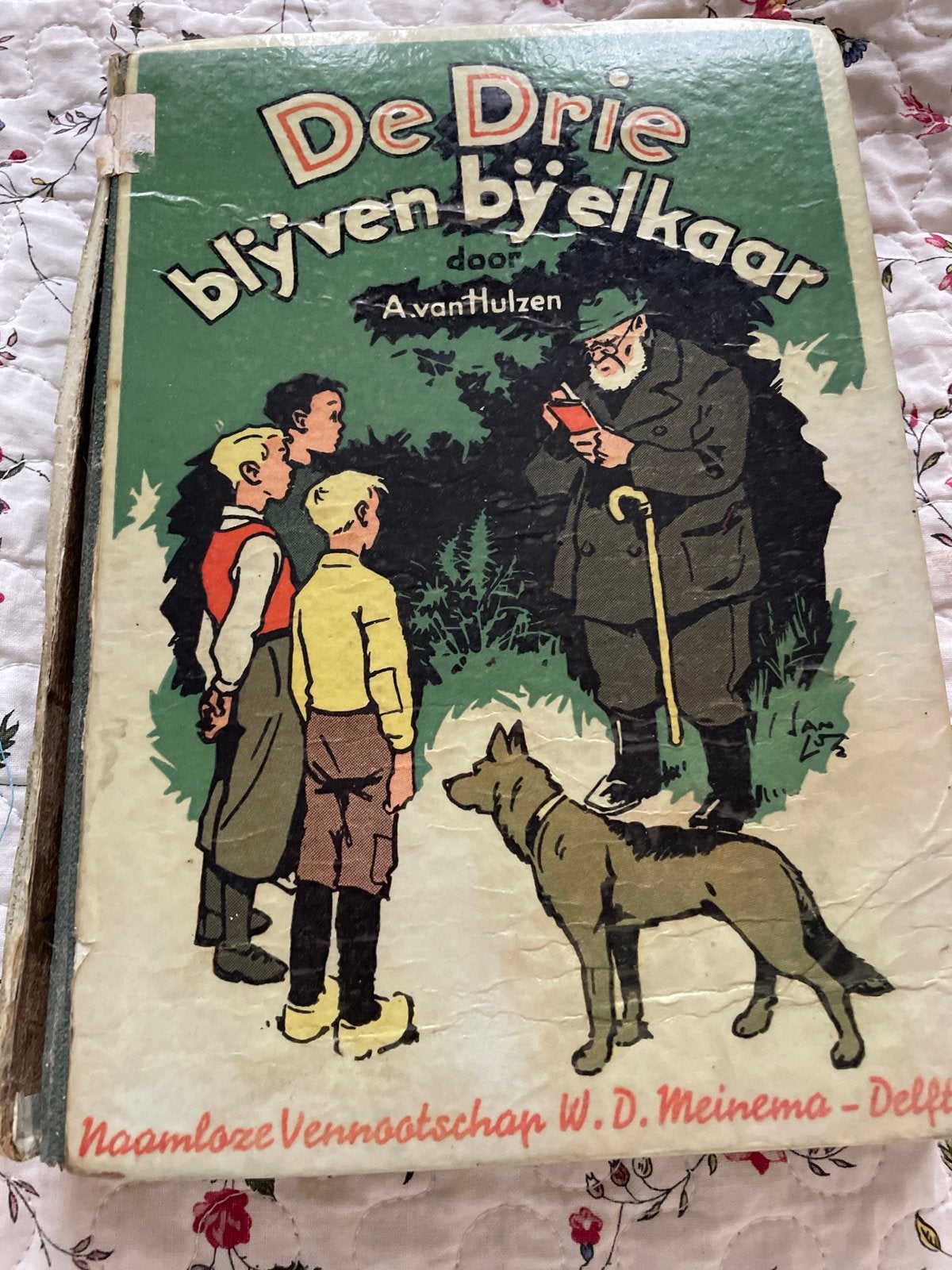 De Drie blijven bij elkaar - A. van Hulzen (1933), Boeken, Ophalen of Verzenden, Gelezen, Fictie algemeen