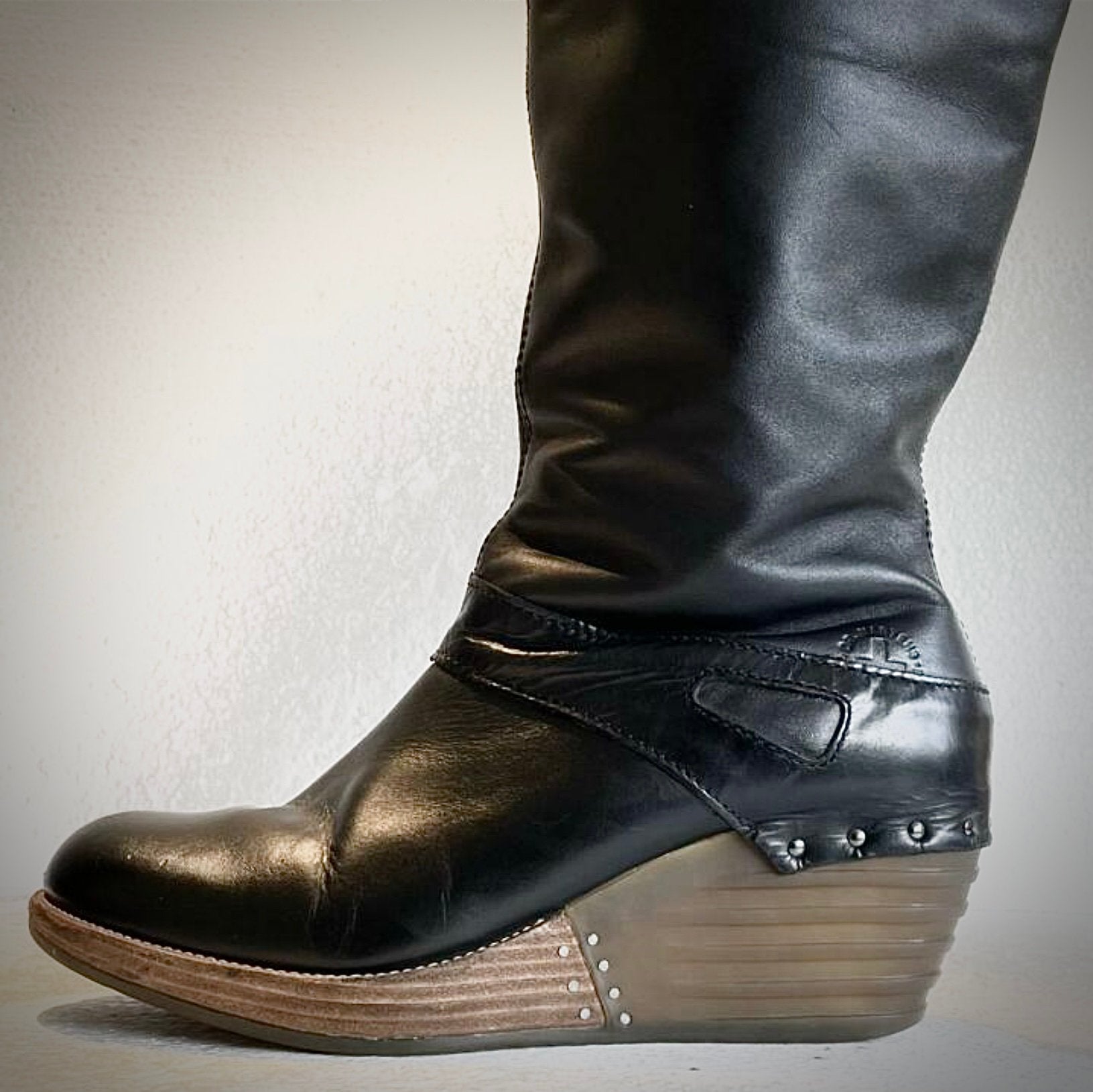 Dr. Martens Aaliyah design stoere dames laarzen slee hak 37, Kleding | Dames, Hoge laarzen, Zwart, Ophalen of Verzenden, Zo goed als nieuw