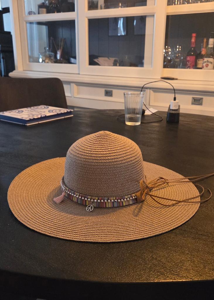 Zonnehoed met kralenband en kwastjes, Ophalen, Zo goed als nieuw, One size fits all, Hoed