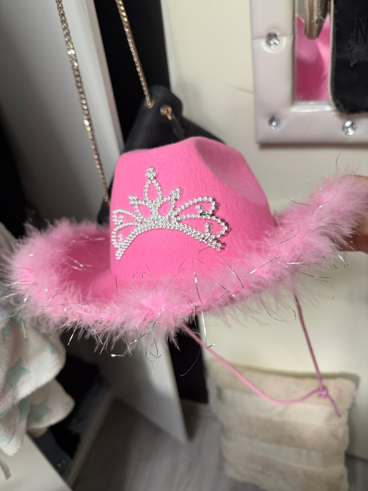 Roze cowboyhoed met glitter en veren - One size fits all, Kleding | Dames, Ophalen of Verzenden, Zo goed als nieuw, One size fits all