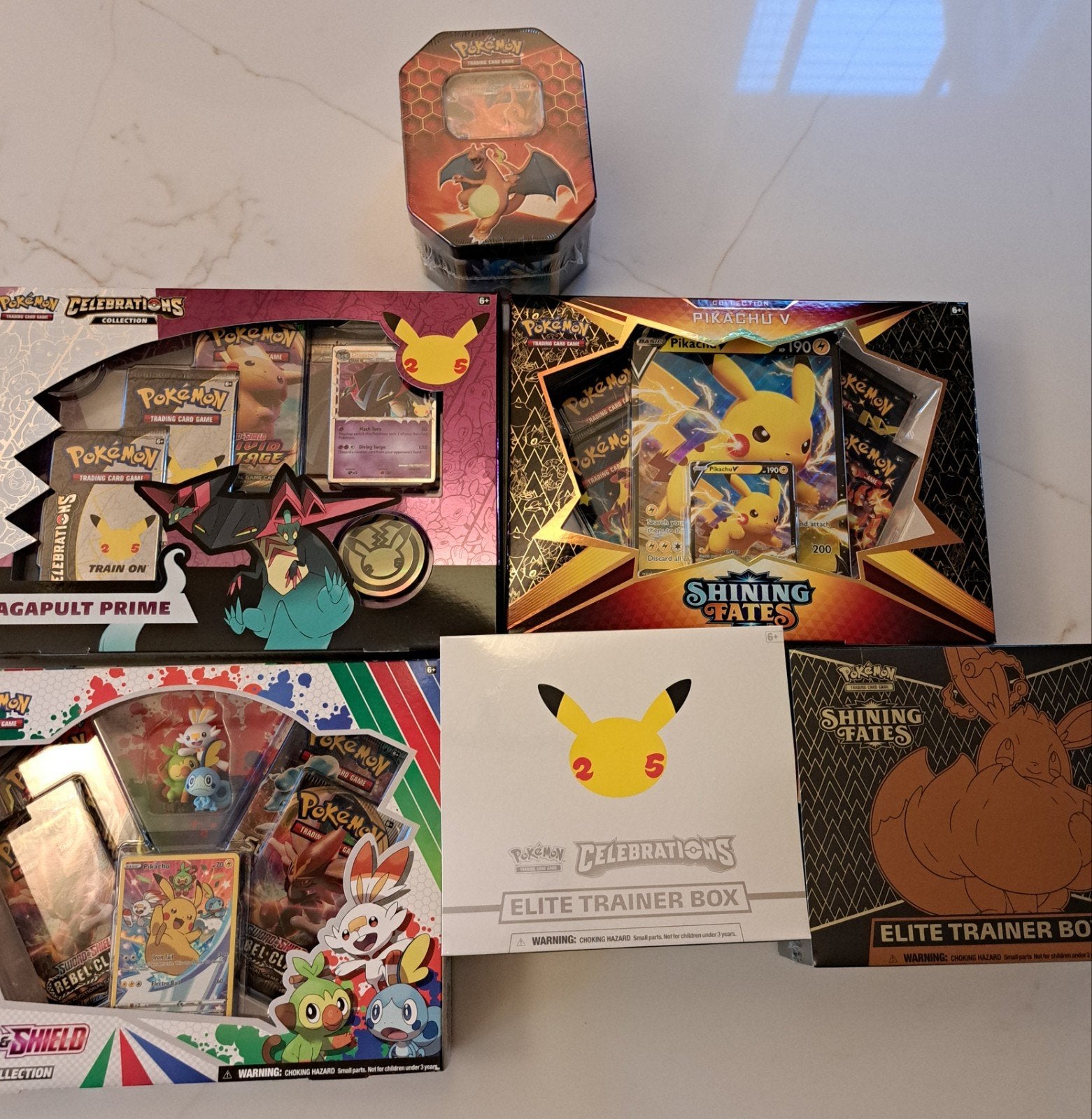 Pokemon Collectie Sealed (25th Celebrations & Hidden Fates), Ophalen, Nieuw, Boosterbox