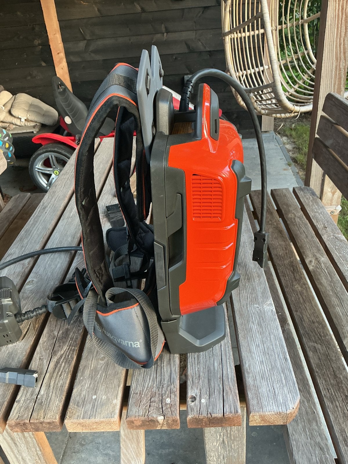 Husqvarna BLi950X Accu Rugzak met Lader - Zo goed als nieuw, Tuin en Terras, Ophalen, Zo goed als nieuw