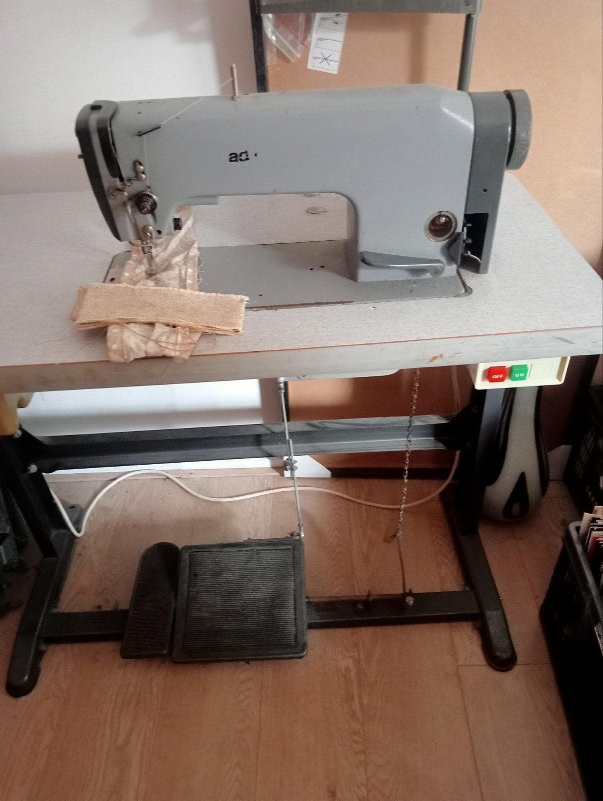 Industriële Naaimachine -adler- Huistedden, Hobby en Vrije tijd, Naaimachines en Toebehoren, Gebruikt, Naaimachine, Industrieel