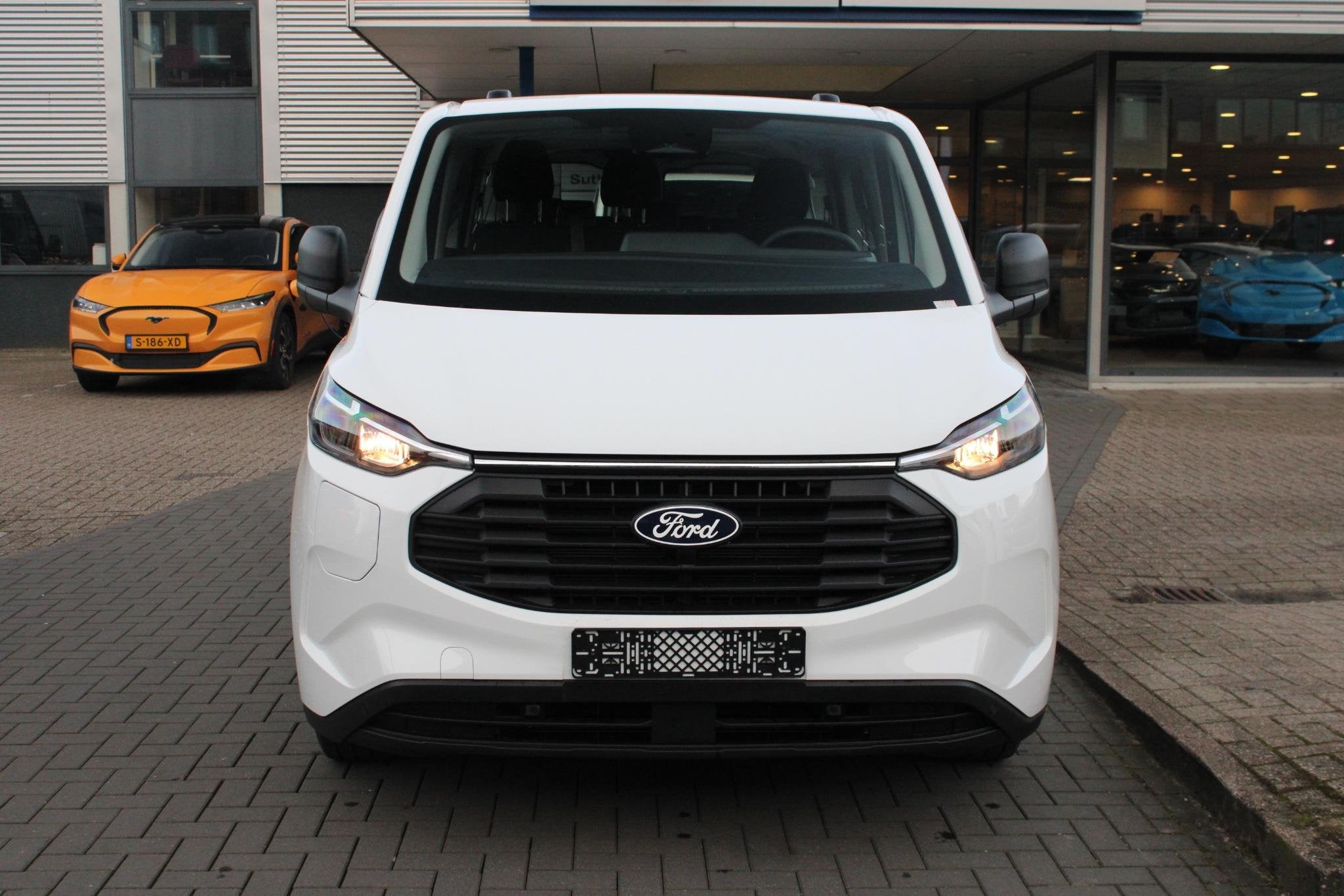 Ford Transit Custom 340 2.5 PHEV L2H1 Trend |SCI| 233pk | Ko, Auto's, 1800 kg, Wit, Bedrijf, Hybride Elektrisch/Benzine