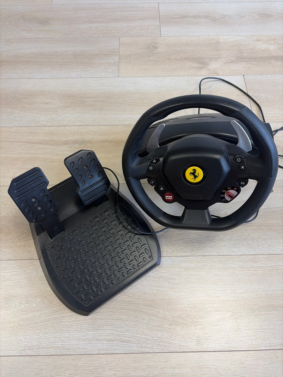 Thrustmaster T80 RW Ferrari 488 GTB racestuur met pedalen, Racestuur, Gebruikt, Thrustmaster, PlayStation