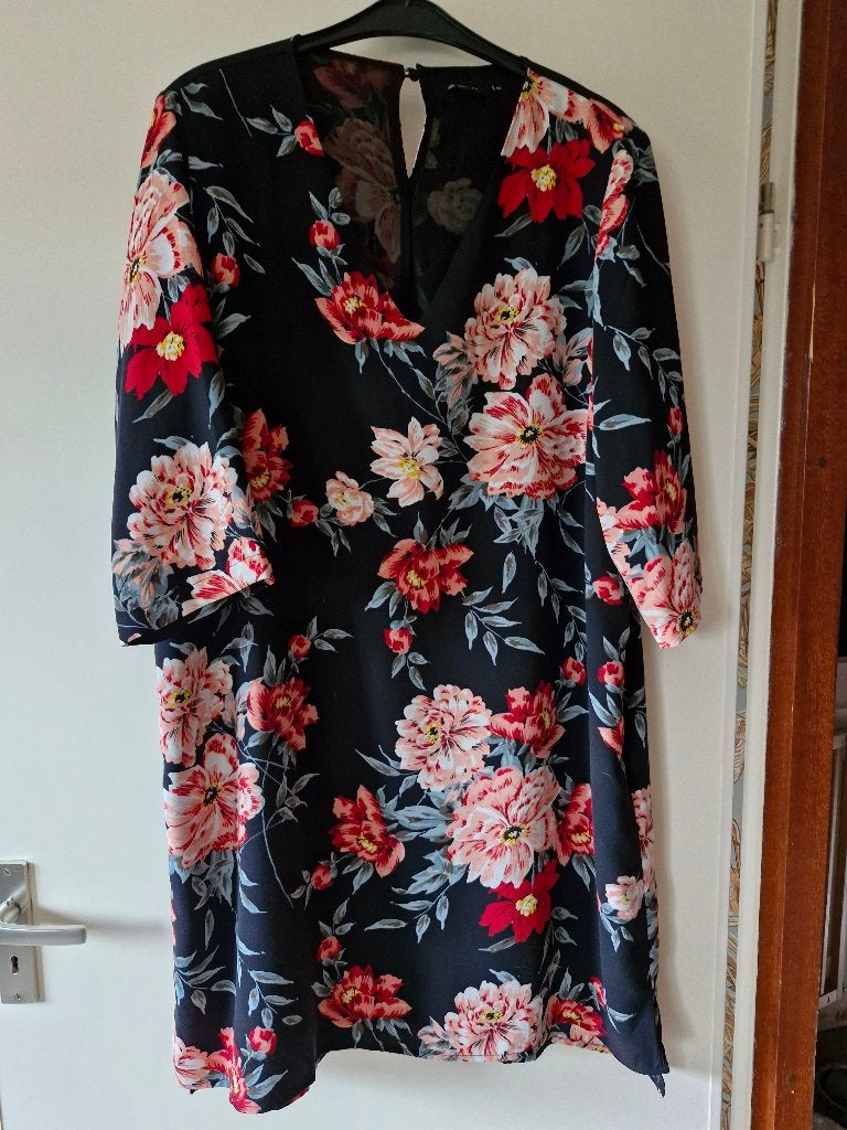 Wehkamp bloemenjurk maat 48, Zwart, Maat 46/48 (XL) of groter, Ophalen of Verzenden, Zo goed als nieuw