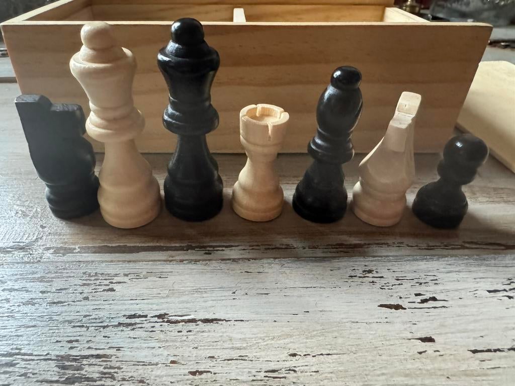 Houten kistje schaakstukken zgan, Ophalen of Verzenden, Zo goed als nieuw