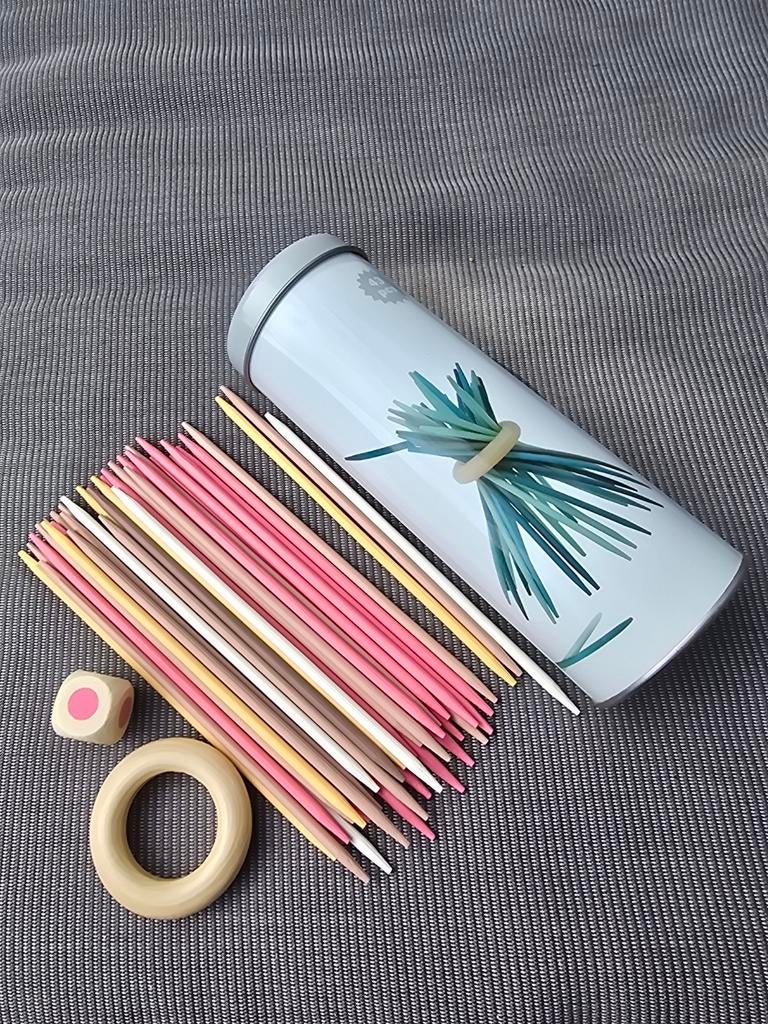 Mikado game in blikje, Ophalen