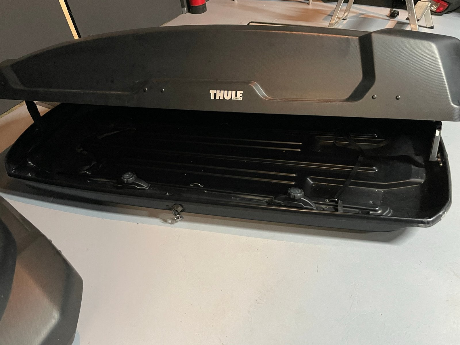 Thule Force XT XL Dakkoffer - 500 Liter, Dubbele Opening, Auto diversen, Ophalen, Gebruikt