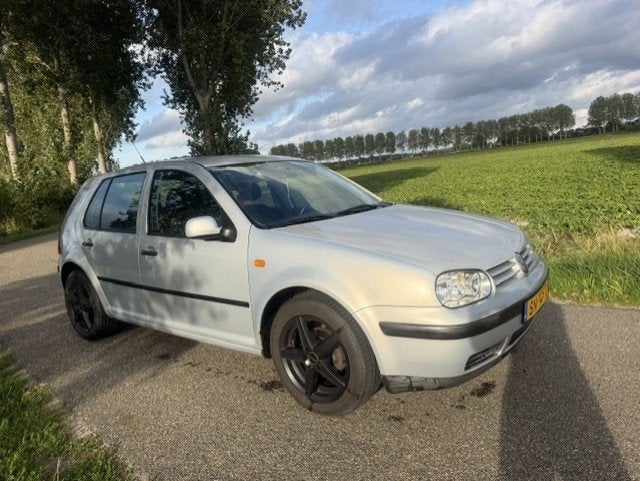 Volkswagen Golf 1.6 Trendline, 101 pk, Gebruikt, 4 cilinders, 49 €/maand