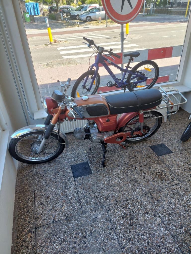 Honda cd50 rood  met kenteken (c50,dax,zb,ss50) moet weg!, Overige merken, Eu, Eu, Eu