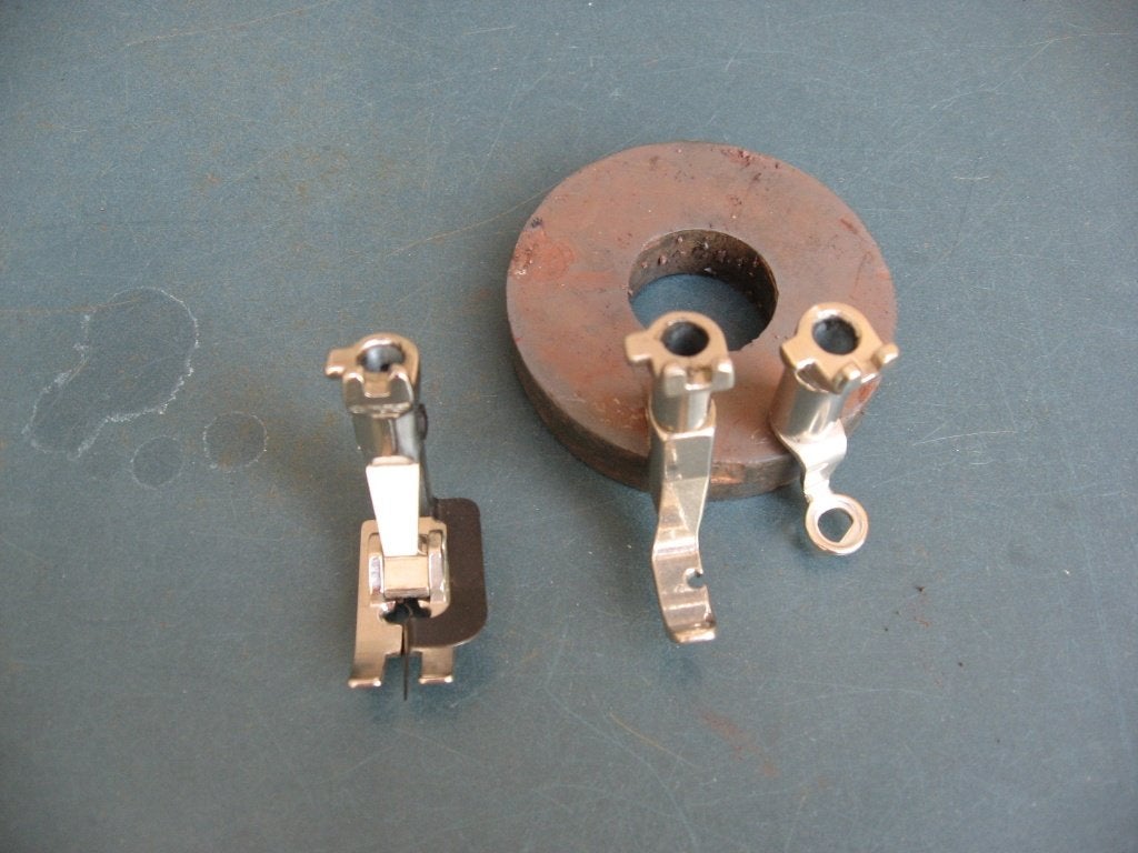 3 bernina naaivoetjes oude serie: nr. 016, nr. 4, Hobby en Vrije tijd, Naaimachines en Toebehoren, Verzenden, Zo goed als nieuw
