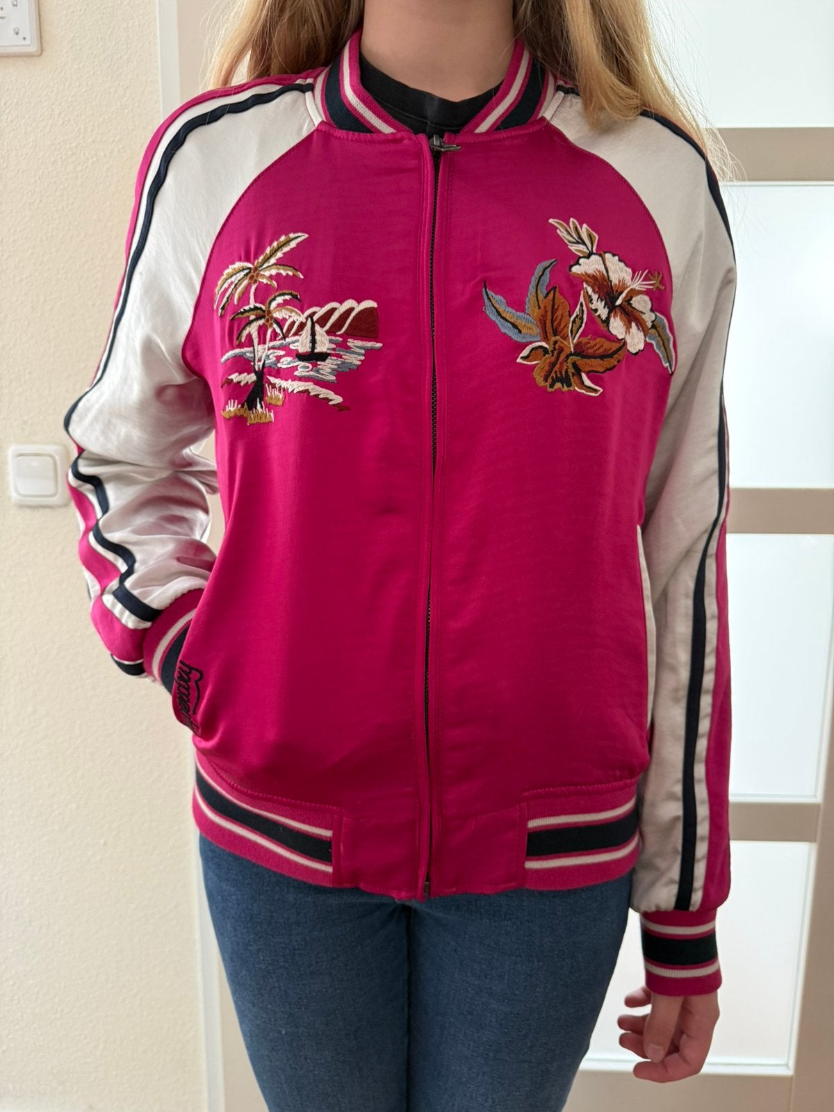 Superdry Varsity Jacket Roze/Wit - Hawaii Borduurwerk, Ophalen of Verzenden, Zo goed als nieuw, Maat 36 (S), Roze