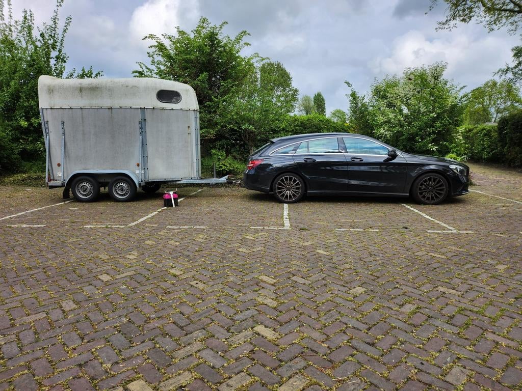 TE HUUR anderhalf paards trailer