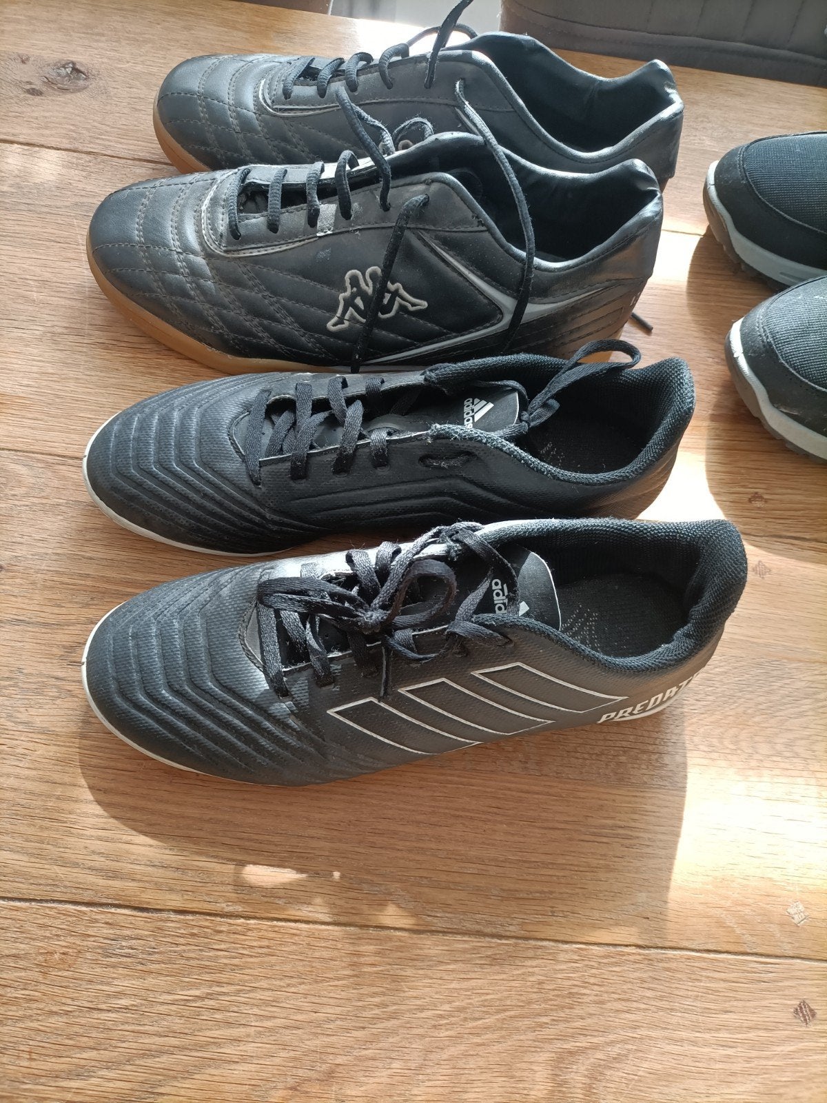 Voetbalschoenen: Adidas Predator en Kappa zaalschoenen, Maat XS of kleiner, Ophalen of Verzenden, Gebruikt, Schoenen