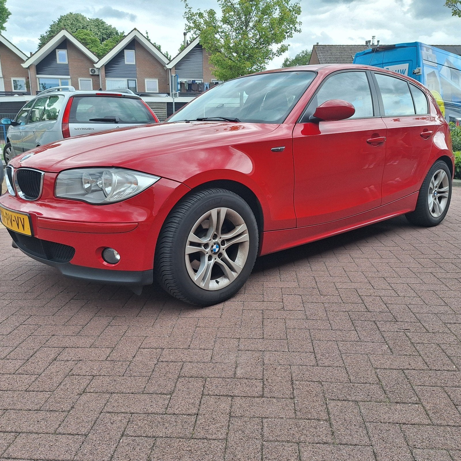 BMW 1-Serie 1.6 I 116 2005 Rood, 1596 cc, Achterwielaandrijving, 4 cilinders, 635 kg