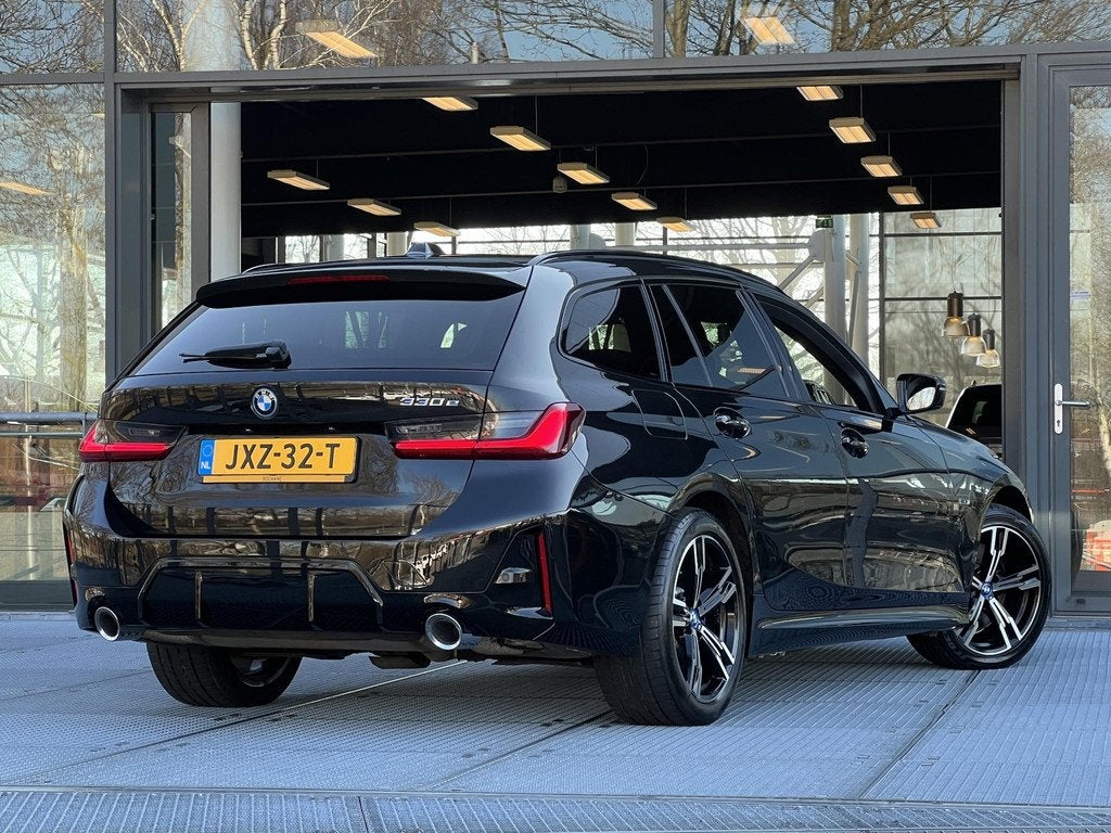 BMW 3-serie Touring 330e X-drive Automaat 293PK | M-Sport |, Auto's, 1998 cc, Gebruikt, Euro 6, Zwart
