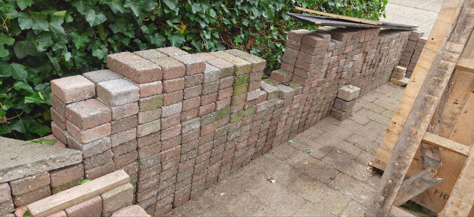Ongeveer 800 gebruikte 10x10 cm terrastegels, Tuin en Terras, Ophalen, Gebruikt, 10 m² of meer, Beton
