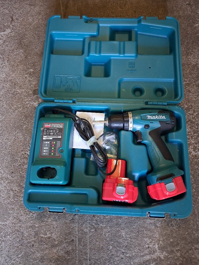 Makita boormachine + 2 accu's, Ophalen of Verzenden, Zo goed als nieuw, Minder dan 400 watt, Boormachine