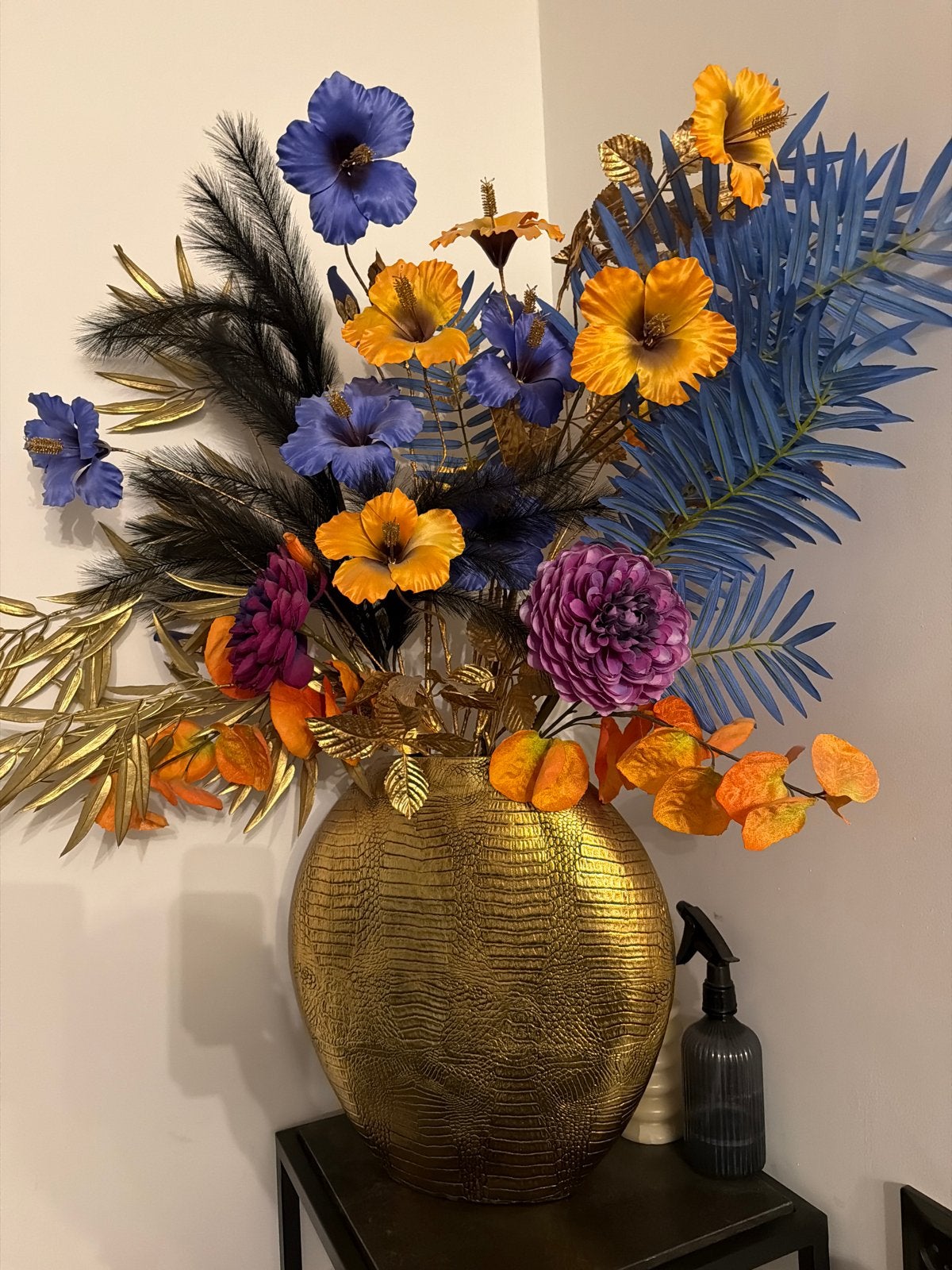 Luxe Croco Vaas met Zijden Bloemen - Perfecte Staat, Overige materialen, Inclusief decoratie, Ophalen of Verzenden, Zo goed als nieuw