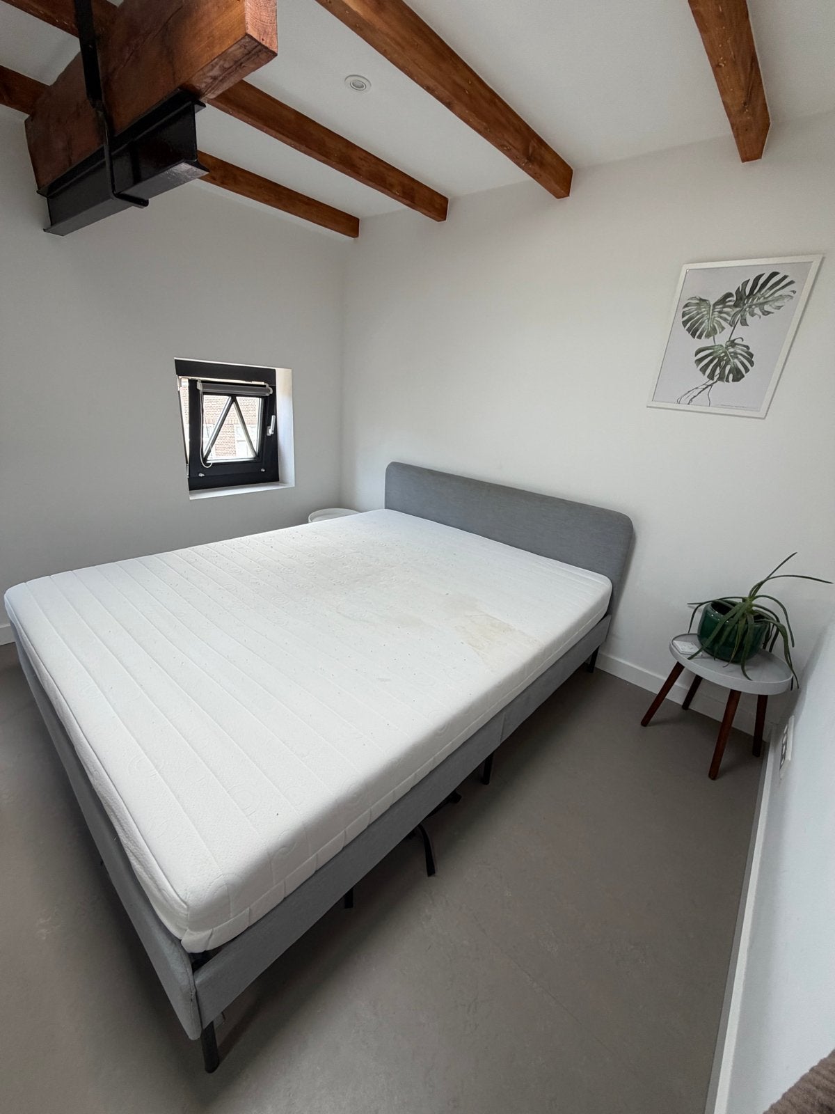 IKEA SLATTUM bedframe (met matras) 160x200 cm, Huis en Inrichting, Slaapkamer | Bedden, Ophalen, Tweepersoons, Zo goed als nieuw