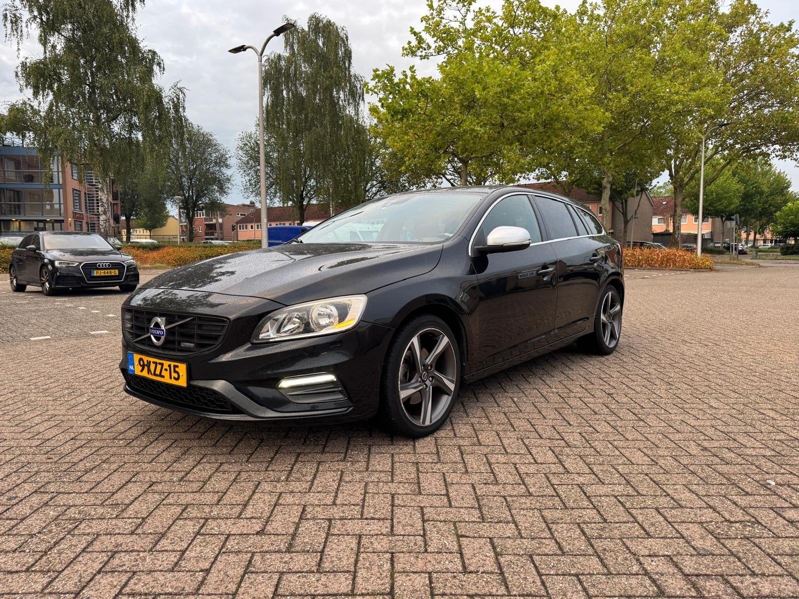 Volvo V60 D2 R-Design 115pk Start/stop 2013 Zwart, Voorwielaandrijving, 4 cilinders, 1435 kg, Zwart