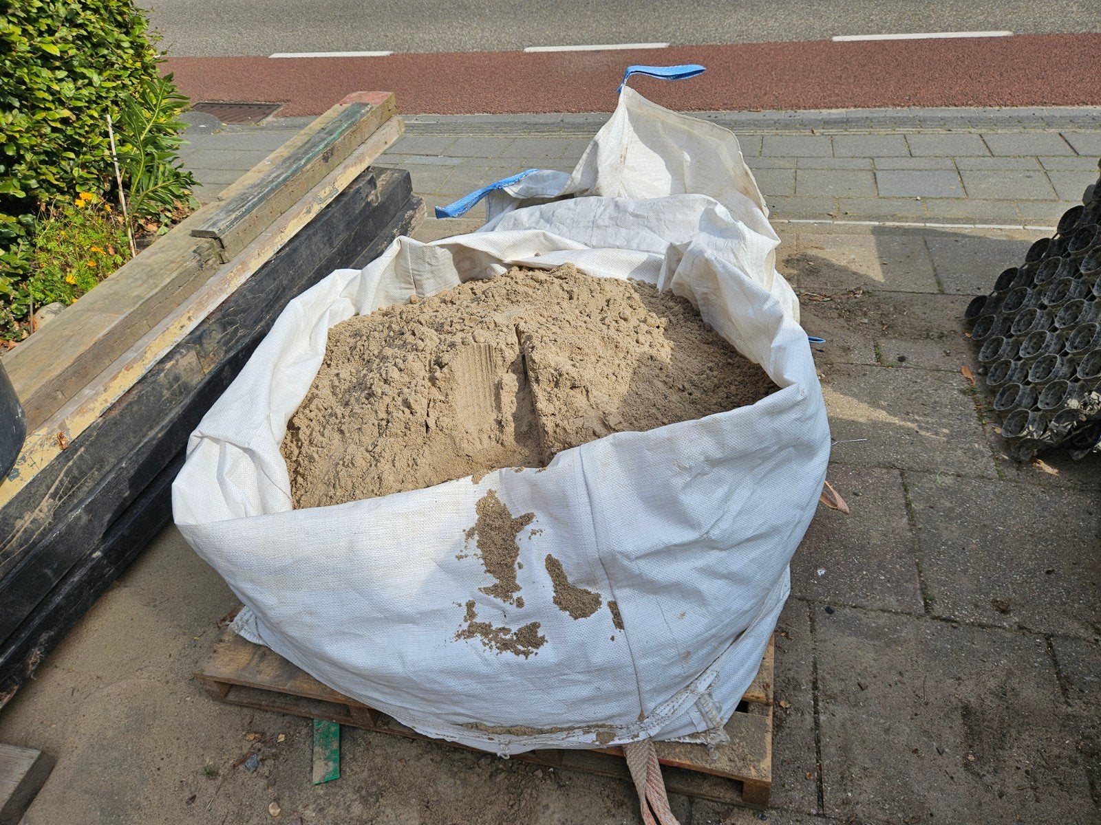 Gratis 1-2 kuub wit zand, Ophalen, Ophoogzand