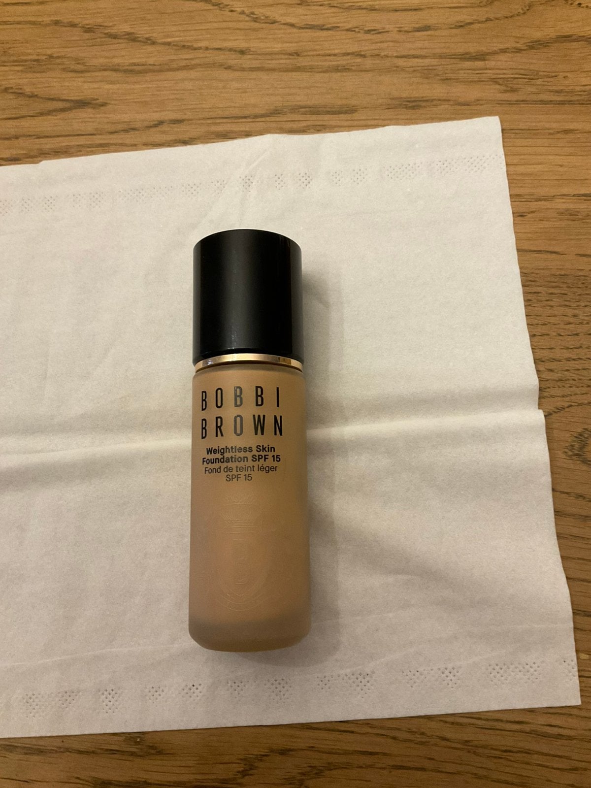 Bobbie Brown Weightless skin foundation SPF  15 - N -042, Gebruikt, Gehele gezicht, Beige, Ophalen of Verzenden