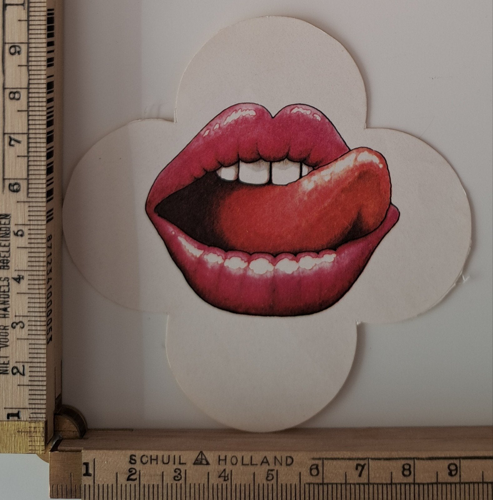 Vintage sticker sexy damesmond met uitdagende tong., Ophalen of Verzenden, Zo goed als nieuw, Overige typen