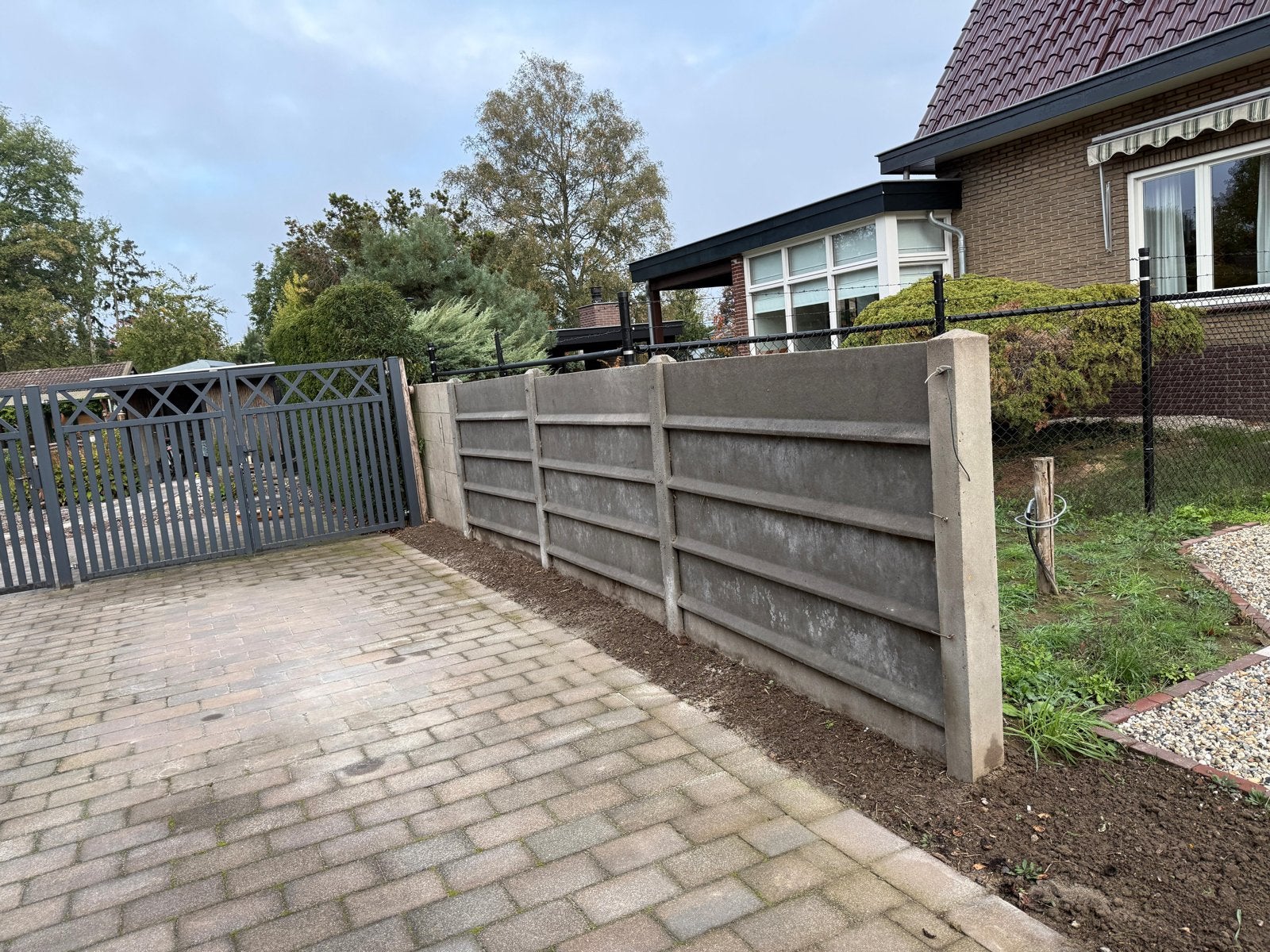 Gratis betonschutting - zelf ophalen, Ophalen, Overige materialen, 6 meter of meer, 1 tot 2 meter