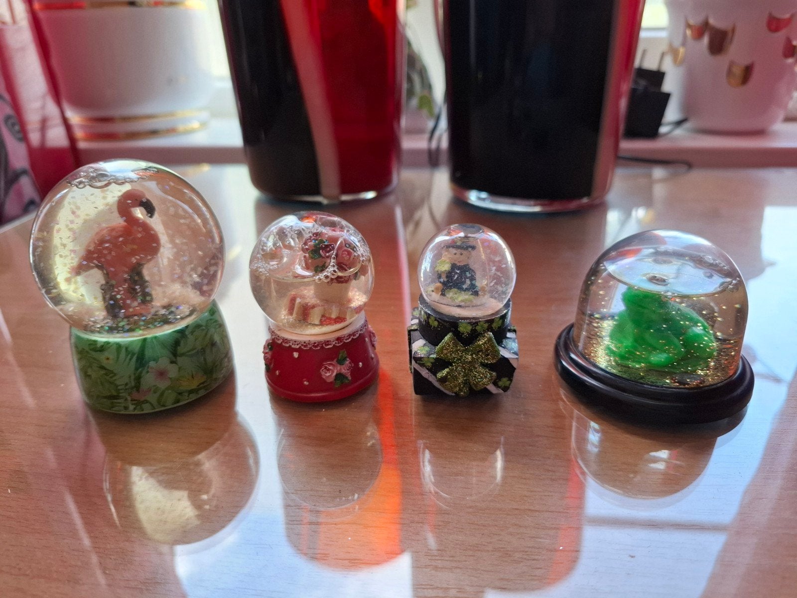 4 Kleine Sneeuwbollen: Flamingo, Kikker, Bloemen, Man, Ophalen of Verzenden, Zo goed als nieuw