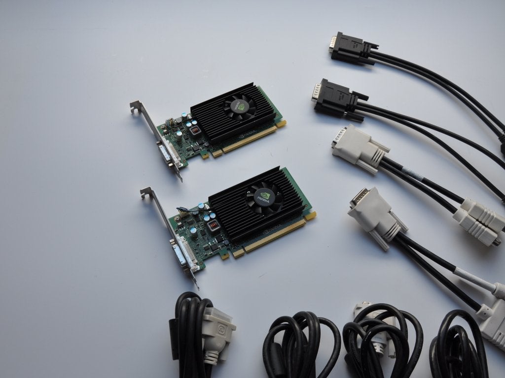 2x NVIDIA NVS 315 Low Profile Videokaart + kabels, PCI-Express 3, Ophalen of Verzenden, GDDR5, Zo goed als nieuw
