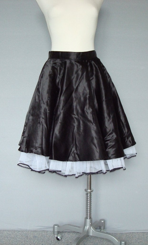 Restpartij van 7 zwart satijnen cirkel rokken, Kleding | Dames, Rokken, Zwart, Zo goed als nieuw, Knielengte, Ophalen