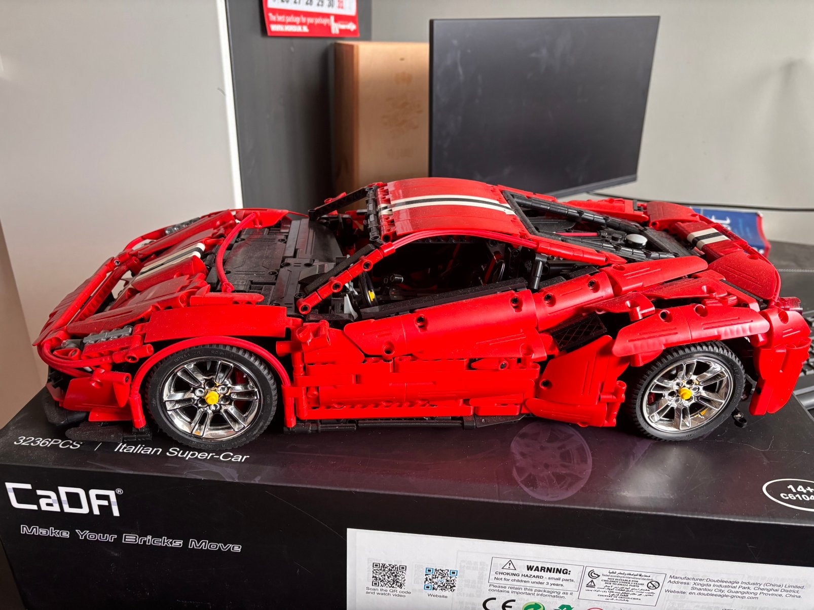 CaDA C61043W Italian Super Car 1:8 – compleet met doos, Ophalen of Verzenden, Zo goed als nieuw, Auto