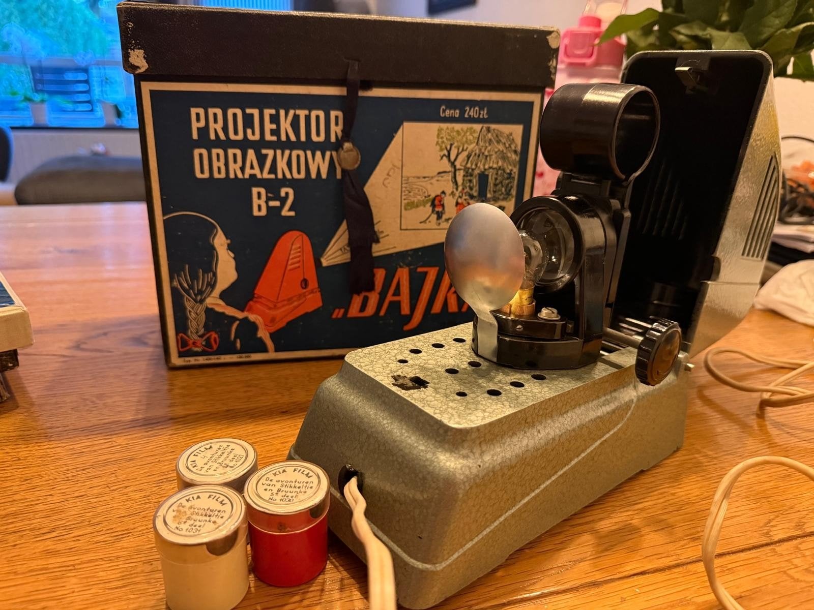 Vintage "Bajka" B-2 Projector met films en originele doos, Ophalen of Verzenden, Gebruikt, Met scherm