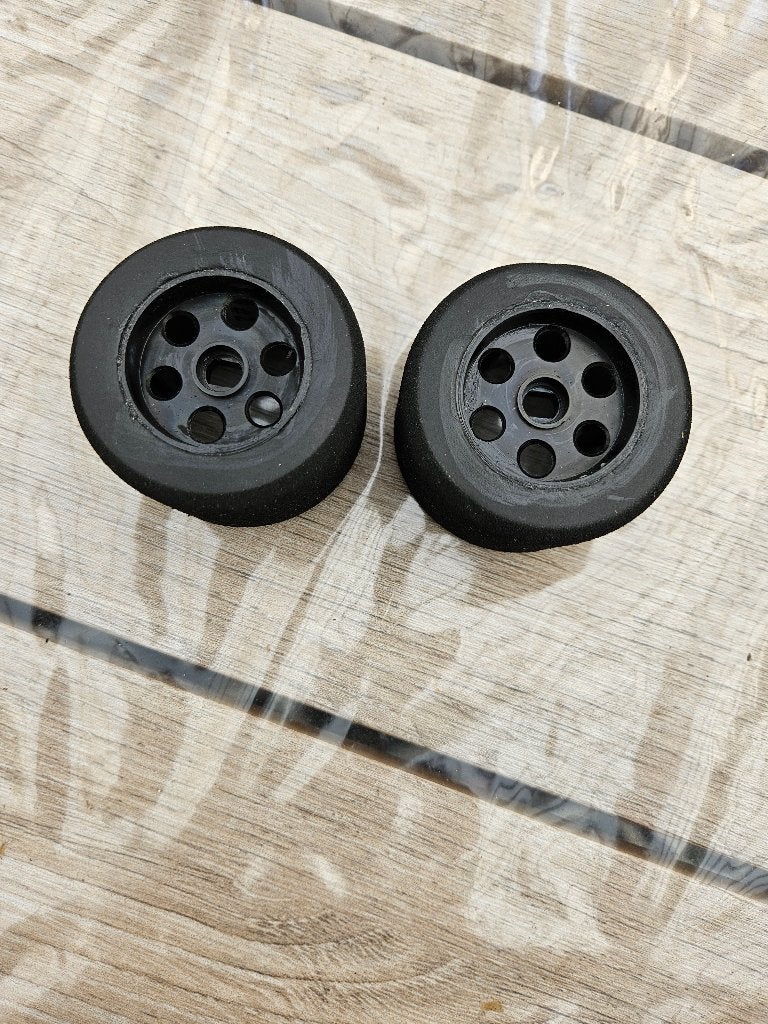 AJ'S White medium Rear op Corally Velg 1/12, Ophalen of Verzenden, Nieuw, Overige schalen, Onderdeel
