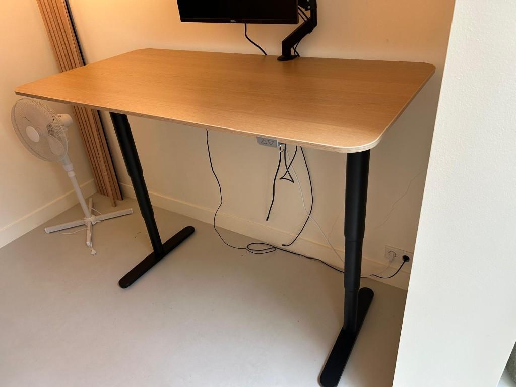 Ikea elektrisch sta bureau, Ophalen, Zit-sta bureau, Spaanplaat of MDF, Bruin