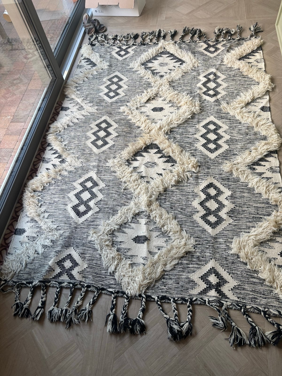 Zwart-wit Berber vloerkleed met franjes, Ophalen, 100 tot 150 cm, Wit, Zo goed als nieuw