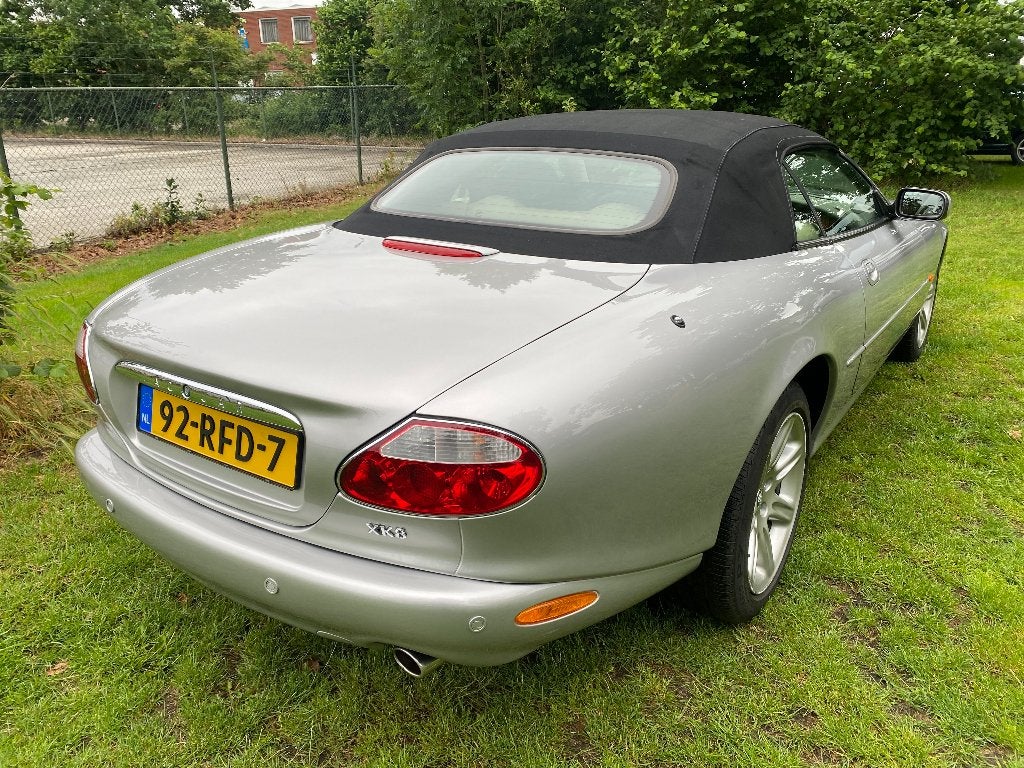 Jaguar XK 4.0 Convertible 2001 Grijs, foto 4