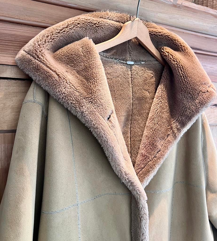 Polarskin Lammy Coat (faux fur) Zandkleur, Maat 46, Ophalen of Verzenden, Zo goed als nieuw, Maat 46/48 (XL) of groter, Beige
