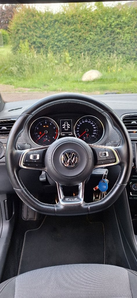 Volkswagen Polo 1.2 TSI 66KW 2015 Zwart, 40 €/maand, 4 cilinders, Zwart, Origineel Nederlands