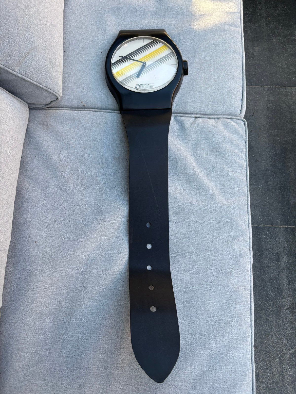 Unieke Renault wandklok - Groot horloge design, Verzamelen, Merken en Reclamevoorwerpen, Verzenden, Zo goed als nieuw, Gebruiksvoorwerp