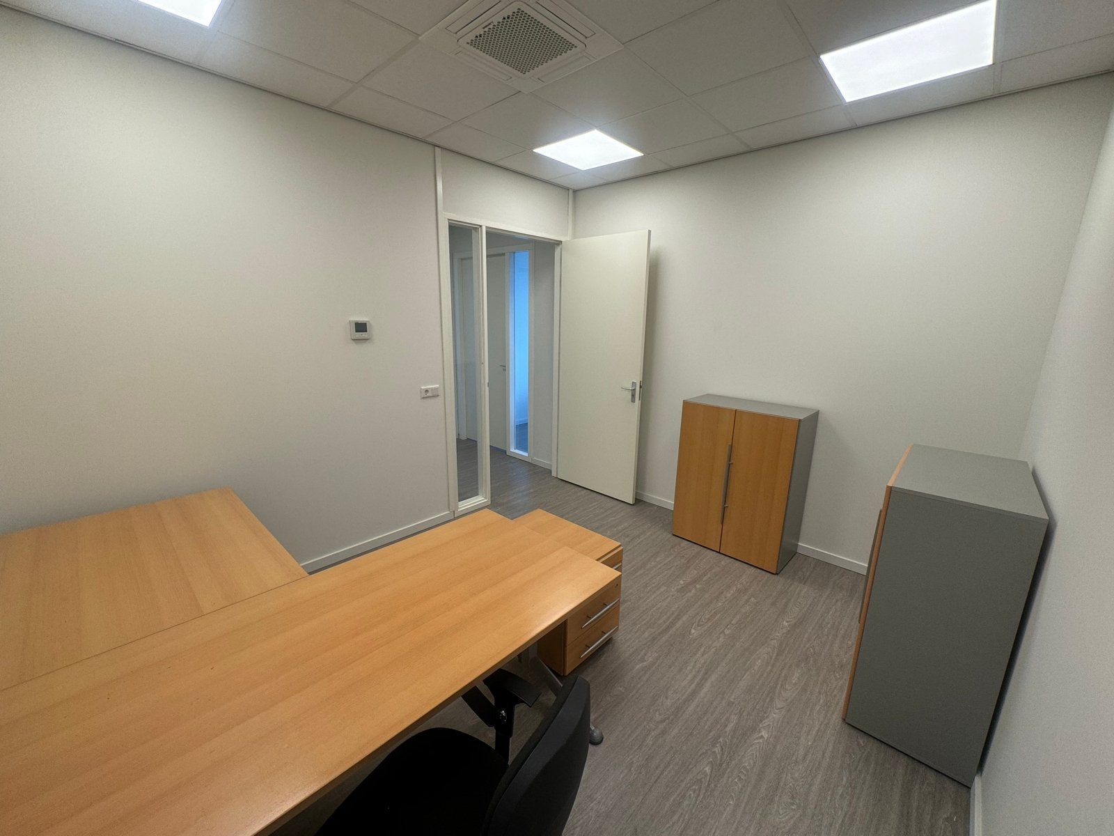 Complete werkamer Hoekbureau met 2 kastjes met deurtjes, Ophalen, Gebruikt