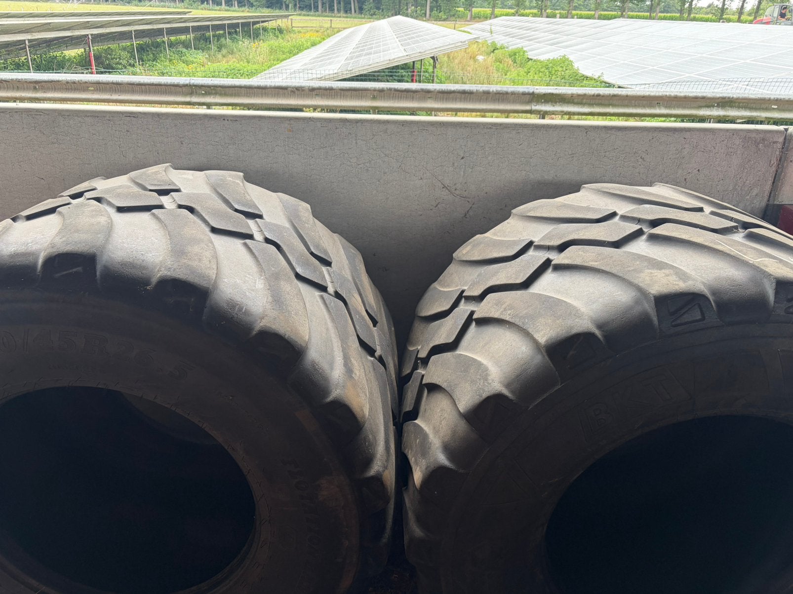 Bkt 800/45 r26,5, Zakelijke goederen, Agrarisch | Onderdelen | Banden, Velgen en Assen, Ophalen