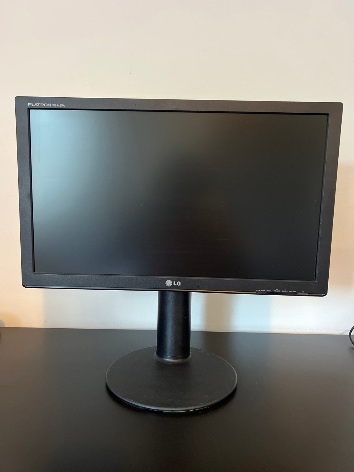 LG Flatron Monitor - 24 inch Full HD, Kantelbaar, HDMI, Full HD, Ophalen of Verzenden