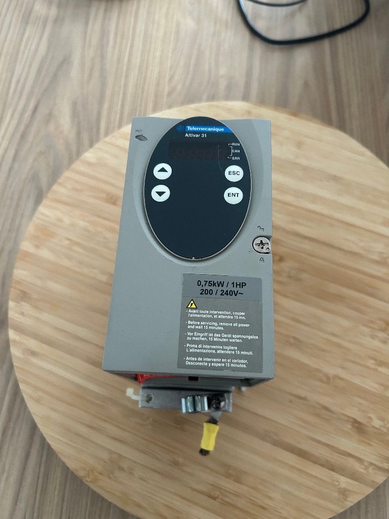 Schneider Electric - Telemecanique ATV31-H075M2 / 0,75kW, Ophalen of Verzenden, Gebruikt